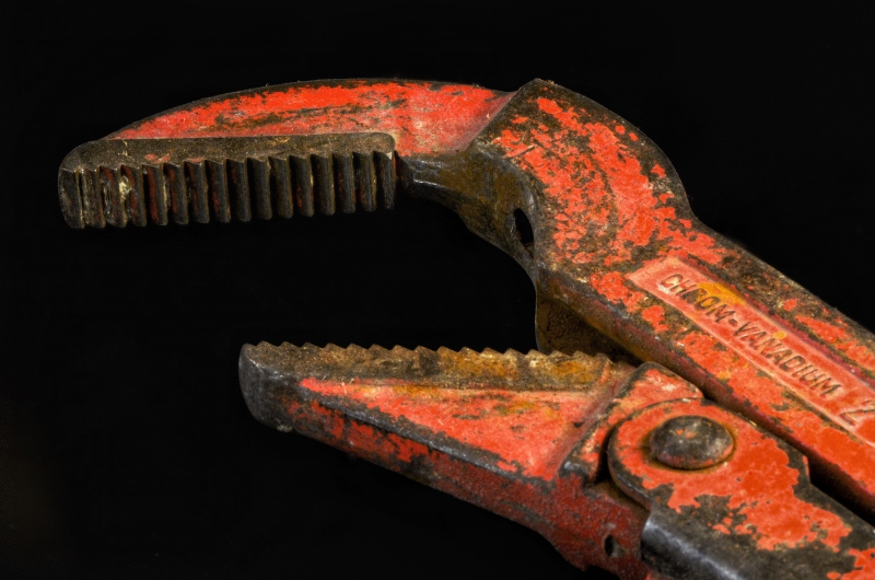 plombier-EVENOS-min_pipe-wrench-318084